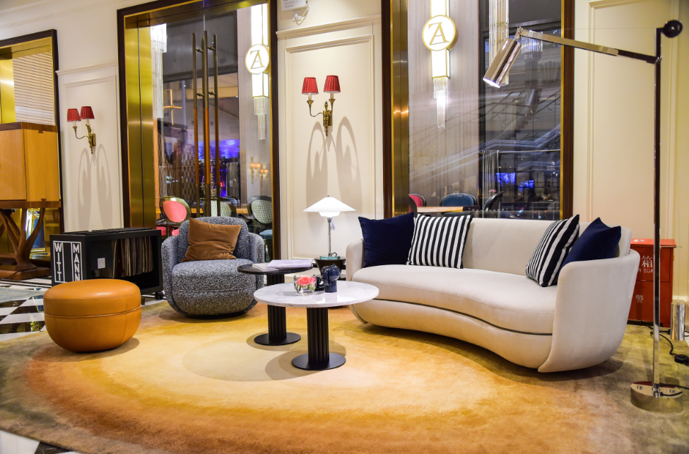 上海亚振家具总经理高银楠出席开幕仪式并发表致辞