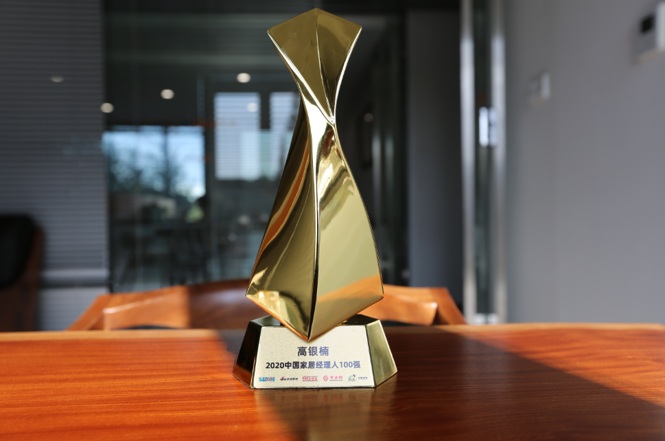 她,坚毅睿智,低调沉稳,助力亚振品牌行稳致远,连续多年成为行业标榜!