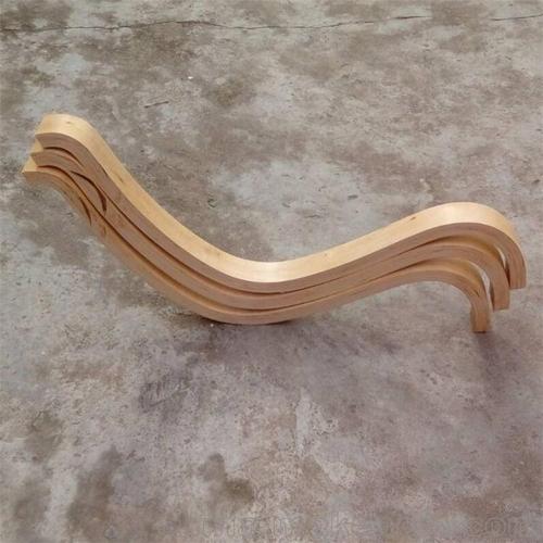 实木家具中的弯曲实木或弯曲木制复合板